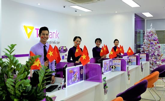 TPBank tặng hơn 10.000 cờ tổ quốc cho fan bóng đá Việt