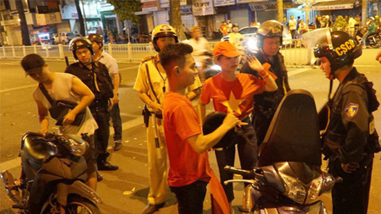 115 phương tiện bị tạm giữ trong đêm ăn mừng đội tuyển Việt Nam vô địch