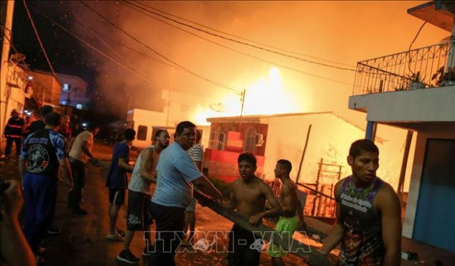 Brazil: 600 ngôi nhà tạm bằng gỗ bất ngờ bị “bà Hỏa” thiêu rụi