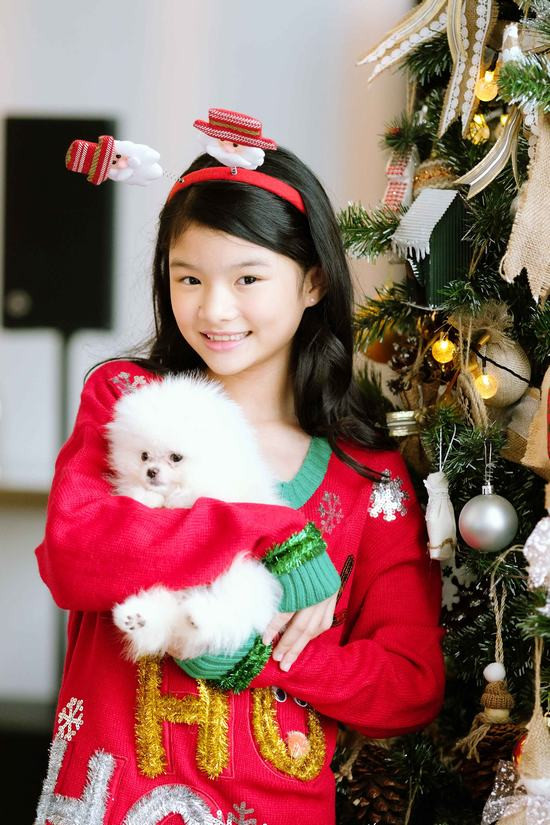 Trương Ngọc Ánh và con gái khoe dáng đón Giáng sinh sớm 