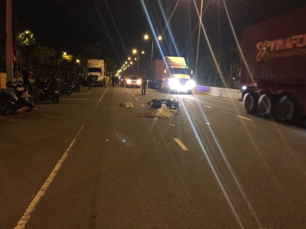 Nổ lốp xe máy, người phụ nữ ngã xuống đường tử vong