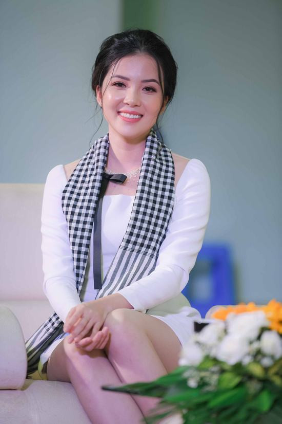 Hoa hậu Mai Phương Thúy tiết lộ nhiều chuyện “thâm cung bí sử” 