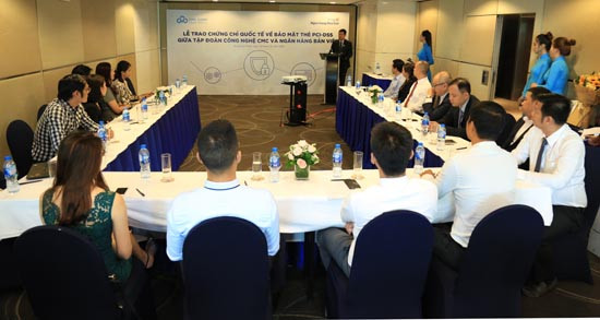 Trao chứng chỉ quốc tế về bảo mật thẻ PCI-DSS giữa Tập đoàn Công nghệ CMC và Ngân hàng Bản Việt