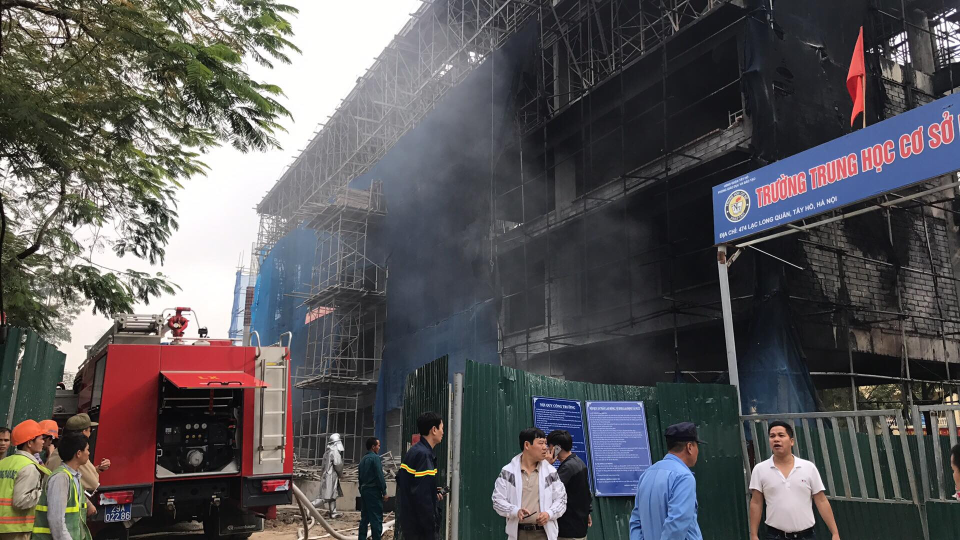 Cháy dữ dội ở trường THCS Nhật Tân