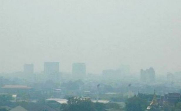 Thái Lan dùng súng phun hơi nước tại Bangkok vì không khí bị ô nhiễm nghiêm trọng
