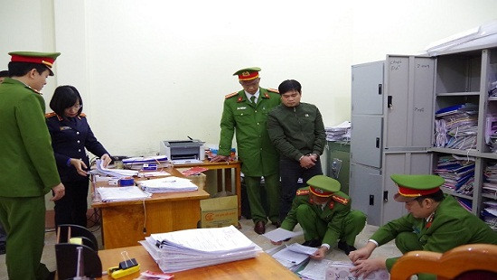 Khởi tố, bắt tạm giam 2 cán bộ phòng Nông nghiệp huyện Bắc Quang