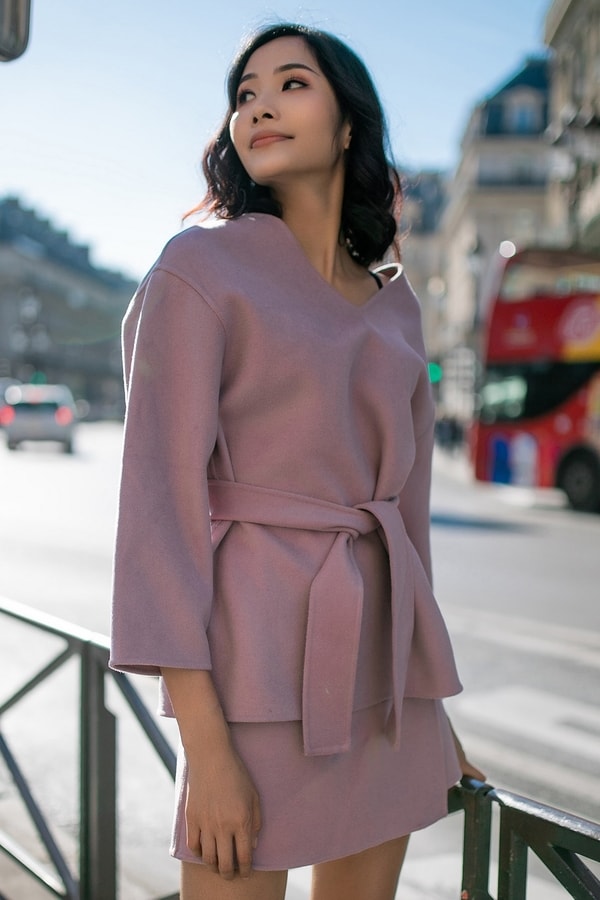 Hoàng Thuỳ khoe street style cực chất ở kinh đô thời trang Paris