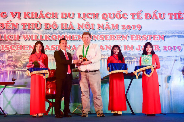 Hà Nội đón vị khách quốc tế đầu tiên trong năm mới 2019