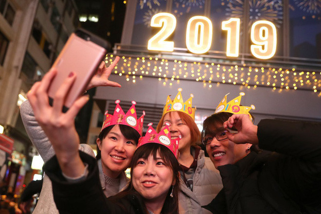 Tưng bừng, sáng rực khoảnh khắc thế giới bước sang năm mới 2019