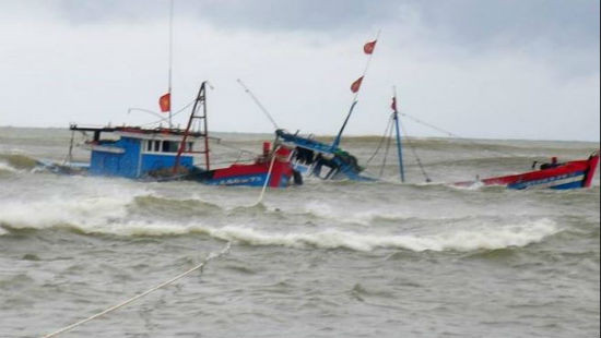Một ngư dân mất tích khi đang trên đường vào bờ tránh bão