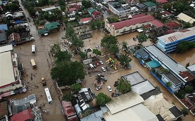 Lãnh đạo Việt Nam điện thăm hỏi về thiệt hại do bão Usman gây ra ở Philippines
