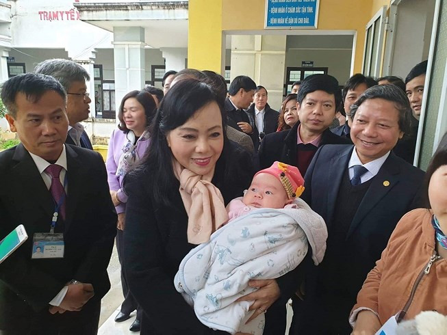 Bộ trưởng Bộ Y tế thị sát công tác tiêm vắc xin ComBE five tại Hà Nội