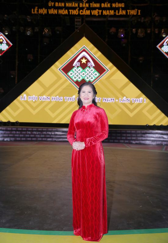 NTK Đỗ Trịnh Hoài Nam trình diễn BST “Làng phố” tại Lễ hội văn hoá thổ cẩm Việt Nam