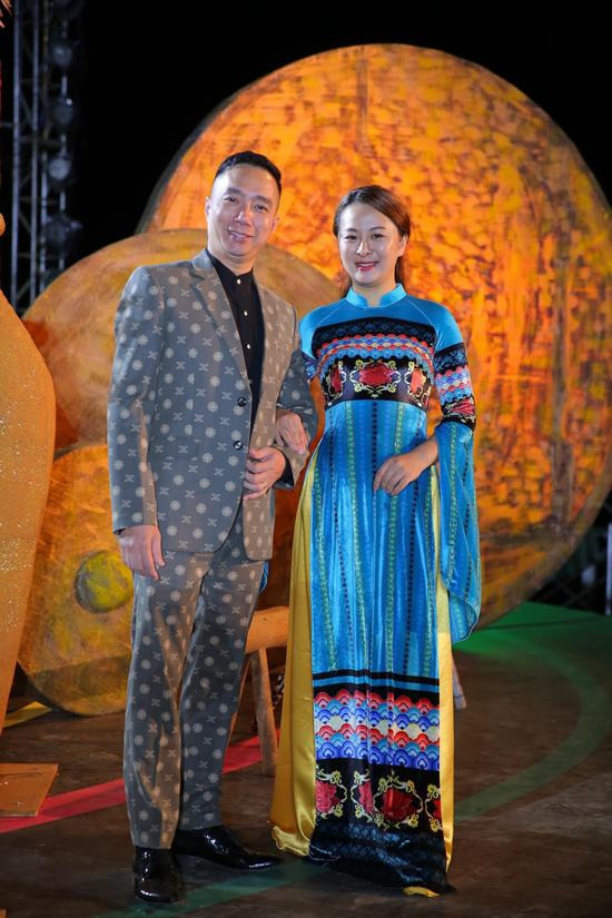 NTK Đỗ Trịnh Hoài Nam trình diễn BST “Làng phố” tại Lễ hội văn hoá thổ cẩm Việt Nam