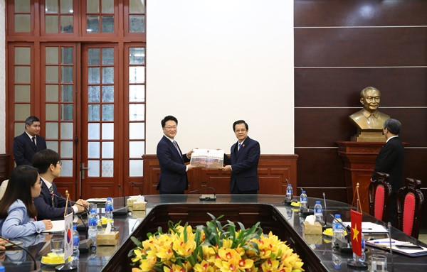 Phó Chánh án TANDTC Lê Hồng Quang tiếp Đoàn chuyên gia Hàn Quốc