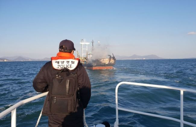 Cháy tàu cá ngoài khơi Hàn Quốc, 1 người Việt Nam mất tích