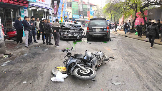 Hà Nội: Xe “điên” gây tai nạn liên hoàn, 1 người tử vong