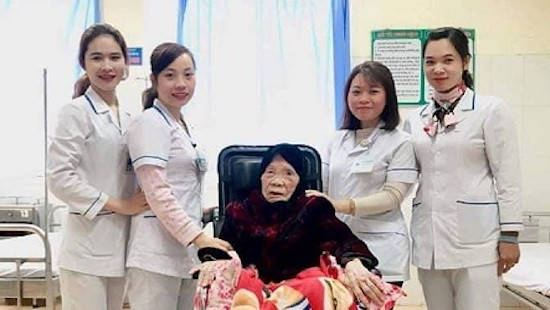Bệnh viện huyện cứu sống cụ bà 103 tuổi bị gãy xương đùi nguy kịch