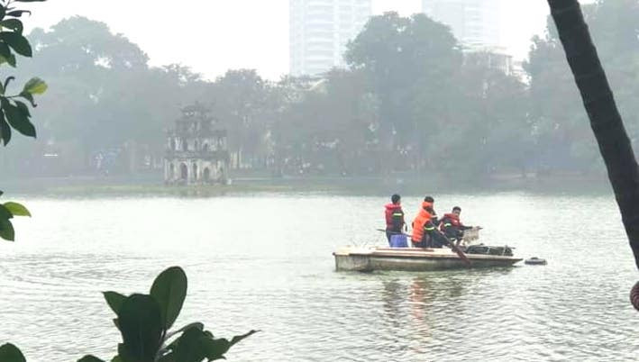 Nam thanh niên tử vong khi bơi ra giữa hồ Hoàn Kiếm
