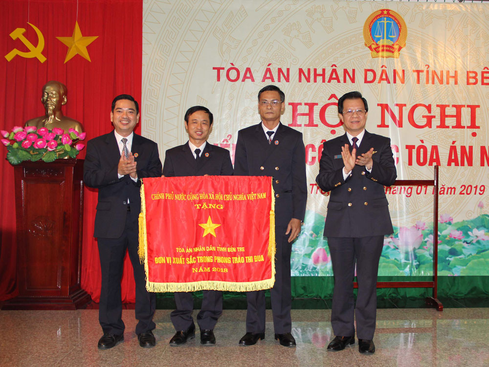 Phó Chánh án Lê Hồng Quang dự hội nghị triển khai công tác TAND hai cấp tỉnh Bến Tre, Đồng Tháp