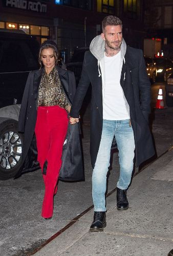 Vợ chồng Beckham tay trong tay trên phố đập tan tin đồn rạn nứt tình cảm