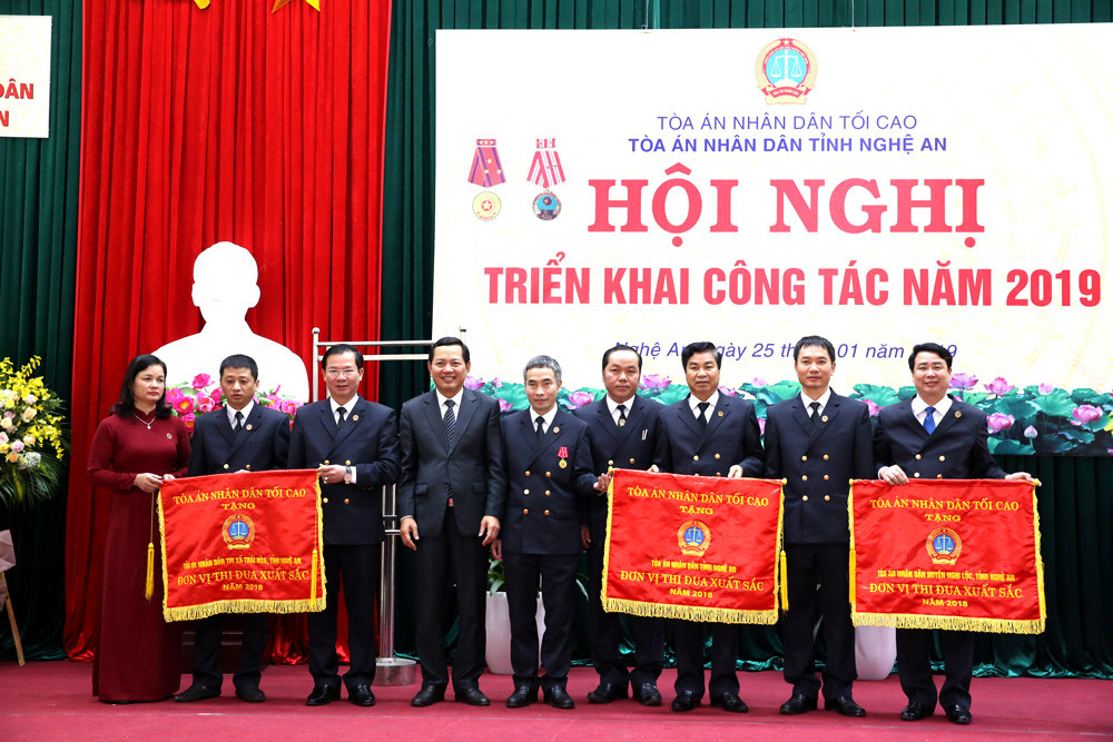 Phó Chánh án Nguyễn Văn Du dự Hội nghị triển khai công tác TAND các tỉnh Hà Tĩnh, Nghệ An
