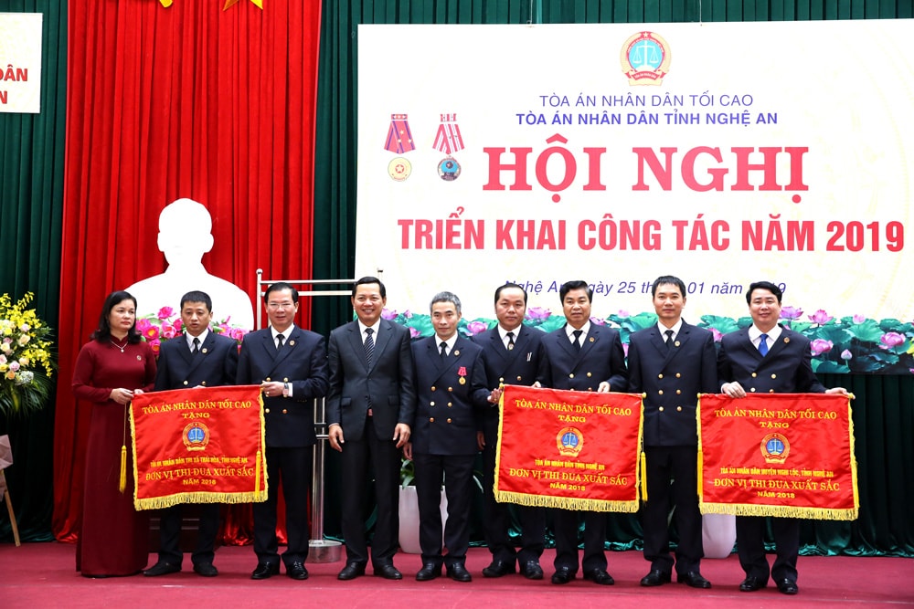 Phó Chánh án Nguyễn Văn Du dự Hội nghị triển khai công tác TAND các tỉnh Hà Tĩnh, Nghệ An