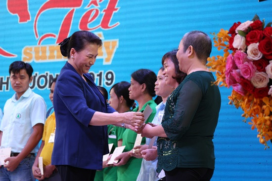 Chủ tịch Quốc hội tham dự Chương trình “Tết sum vầy” 2019 ở Bình Dương