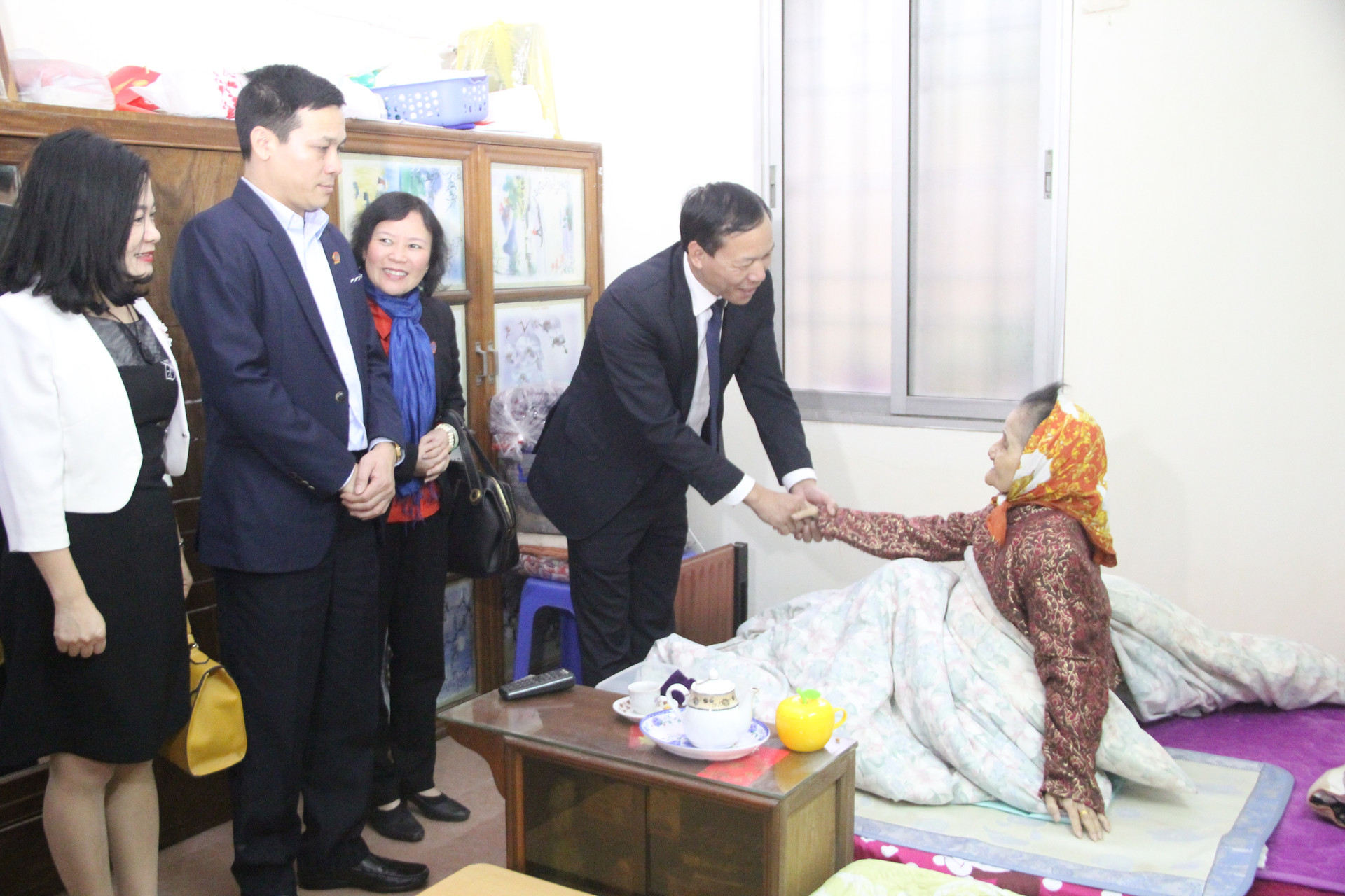 Phó Chánh án TANDTC Nguyễn Trí Tuệ chúc Tết gia đình các đồng chí nguyên lãnh đạo TANDTC
