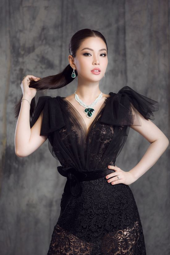 Á hậu Diễm Trang tung bộ ảnh đầy sắc sảo đón sinh nhật tuổi 28 