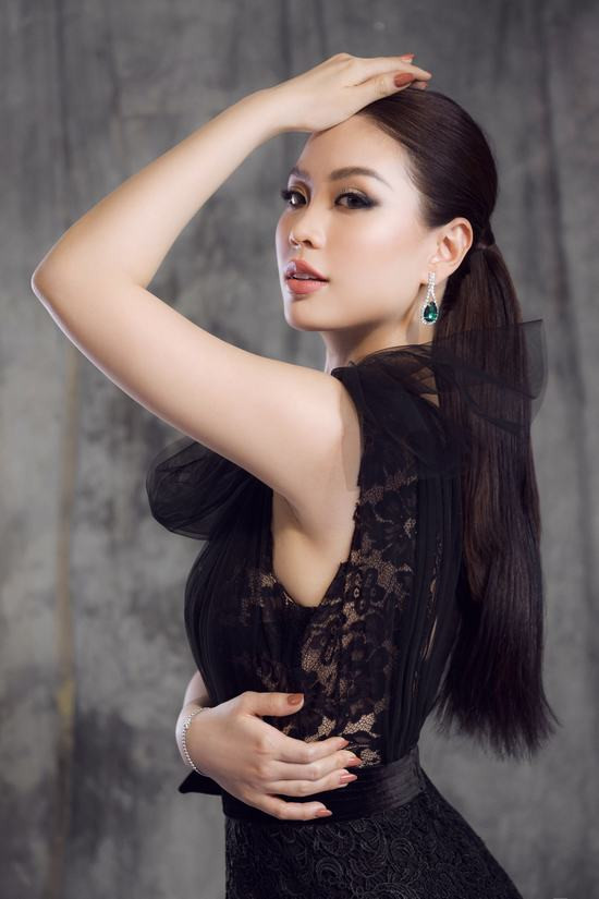 Á hậu Diễm Trang tung bộ ảnh đầy sắc sảo đón sinh nhật tuổi 28 