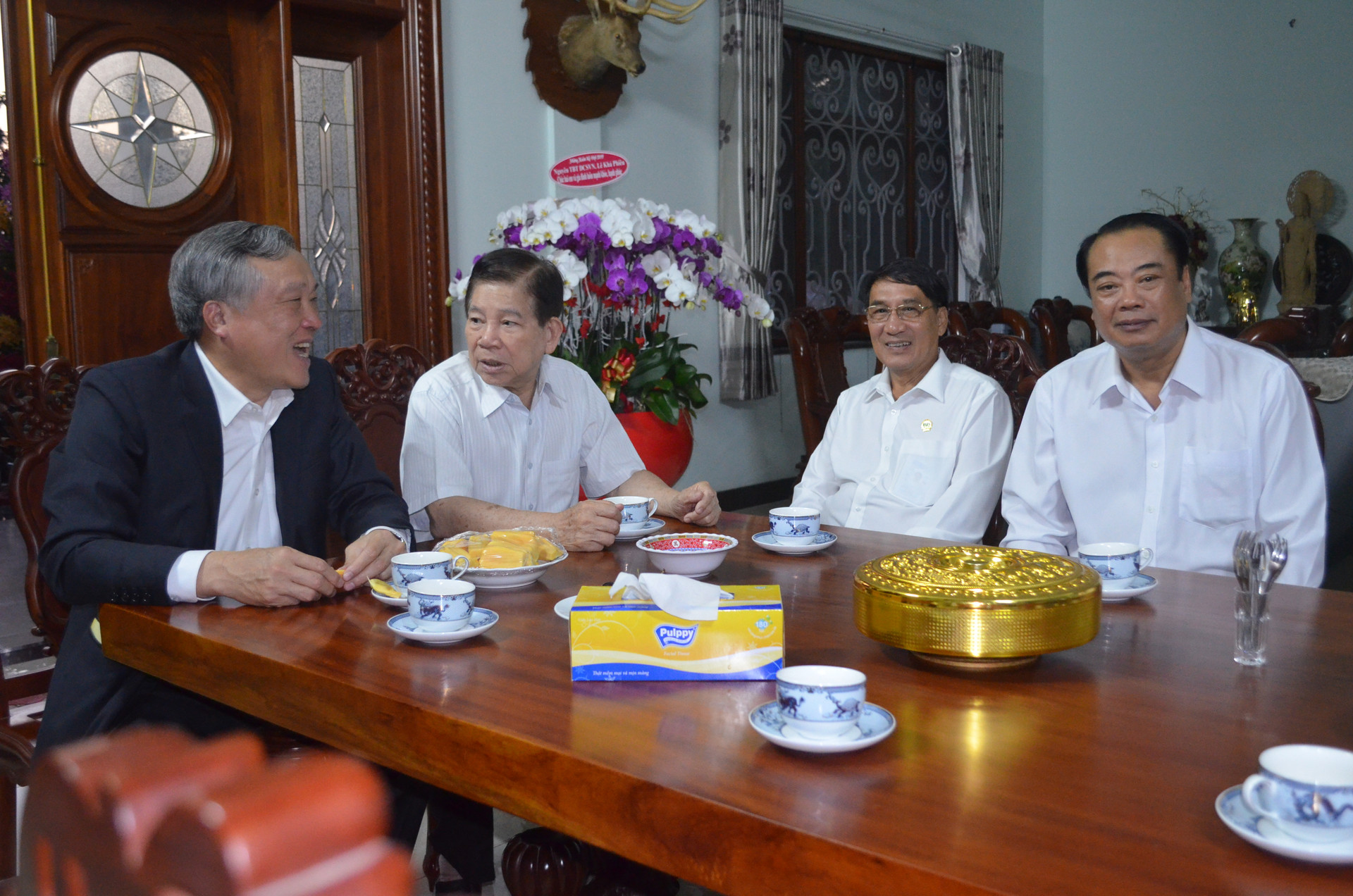 Chánh án TANDTC Nguyễn Hòa Bình chúc Tết các đồng chí nguyên lãnh đạo Đảng, Nhà nước