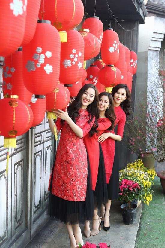 Hoàng Hải Thu dịu dàng áo dài đón xuân Kỷ Hợi 2019