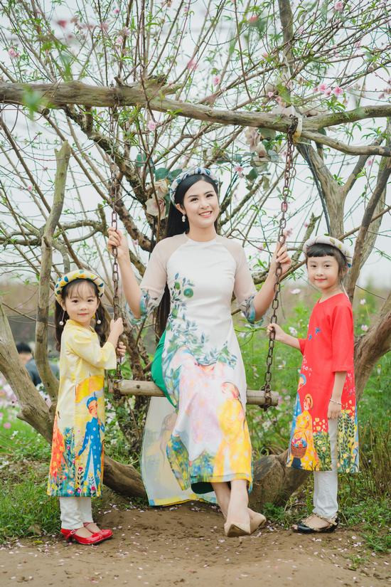 Hoa hậu Ngọc Hân không nao núng dù liên tục bị giục lấy chồng