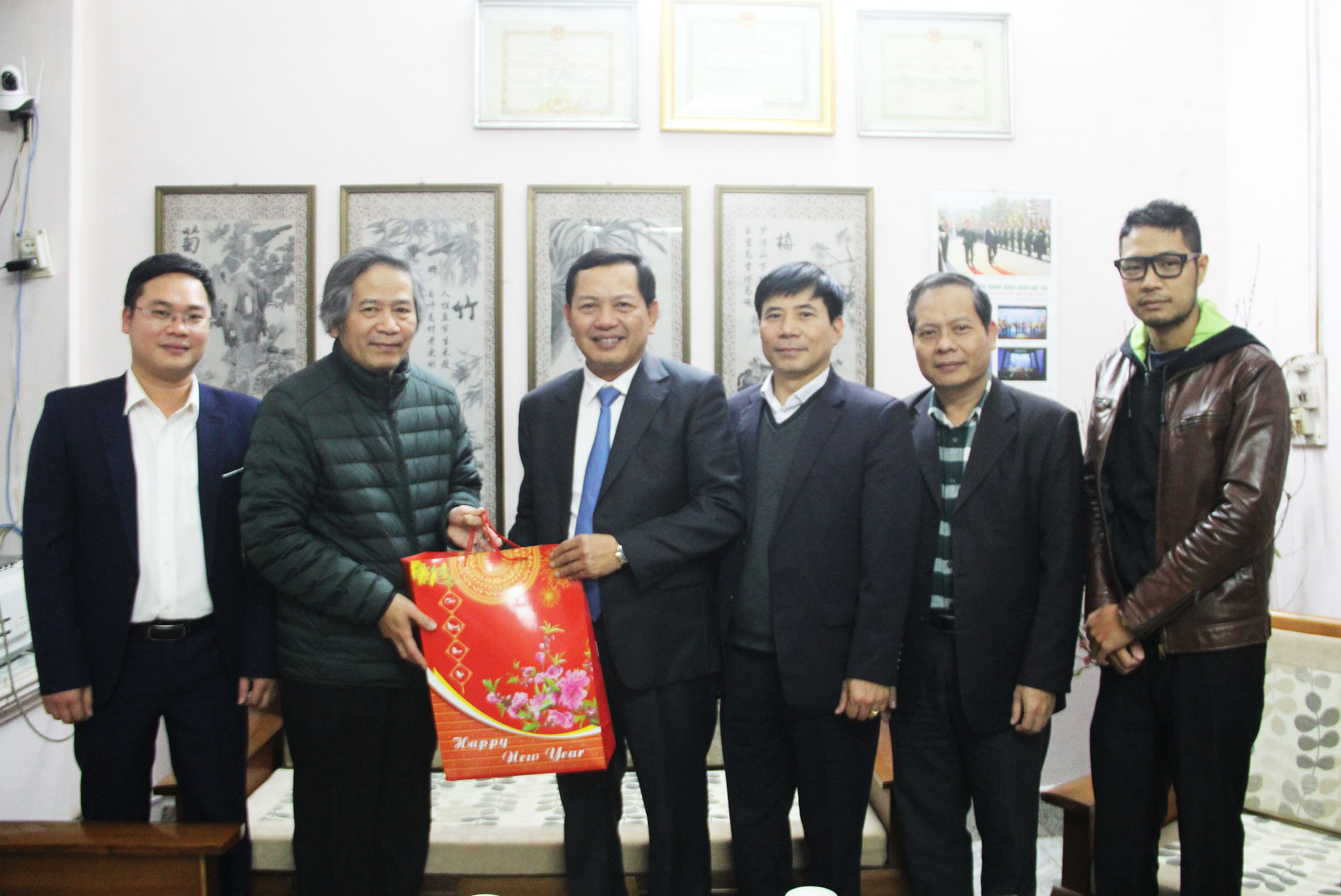 Phó Chánh án Nguyễn Văn Du chúc Tết gia đình các đồng chí nguyên lãnh đạo TANDTC