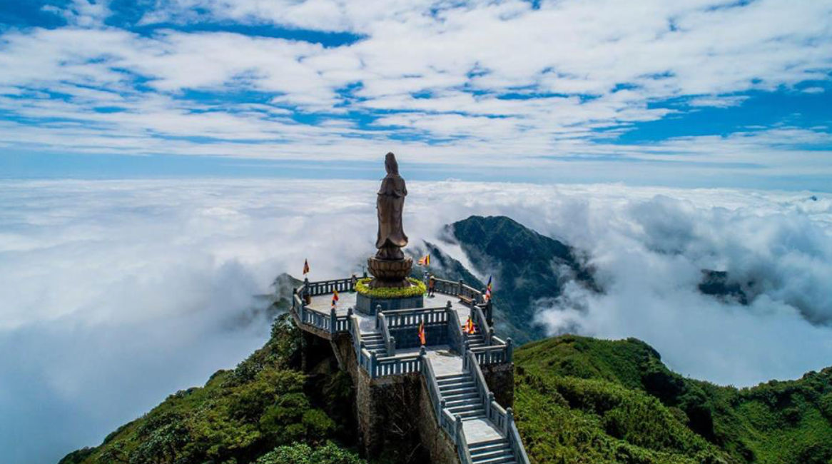 Bên trong nơi đặt xá lợi Phật trên đỉnh thiêng Fansipan Bên trong nơi đặt xá lợi Phật trên đỉnh thiêng Fansipan