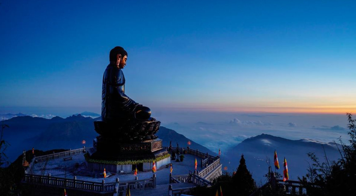 Bên trong nơi đặt xá lợi Phật trên đỉnh thiêng Fansipan Bên trong nơi đặt xá lợi Phật trên đỉnh thiêng Fansipan