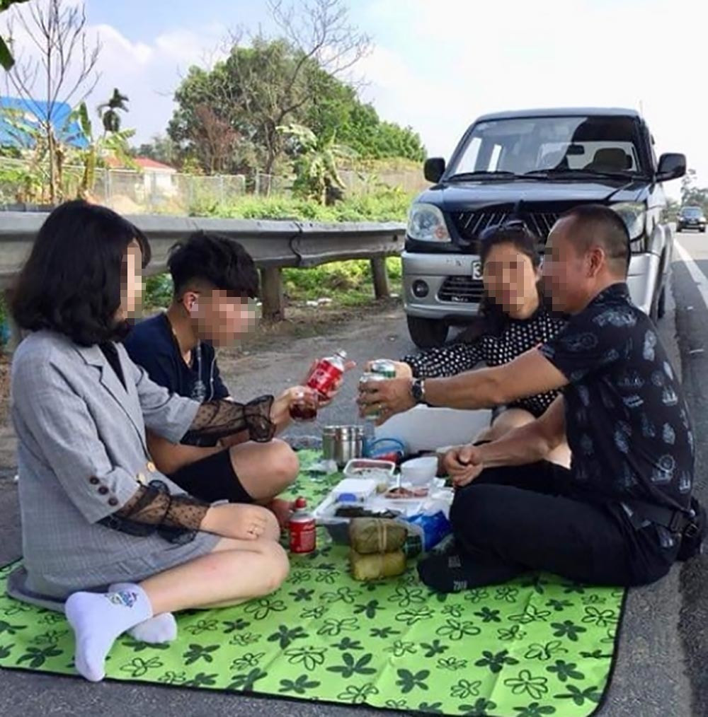 Sẽ xử lý nghiêm chủ xe dừng ô tô ăn nhậu trên cao tốc Nội Bài - Lào Cai 