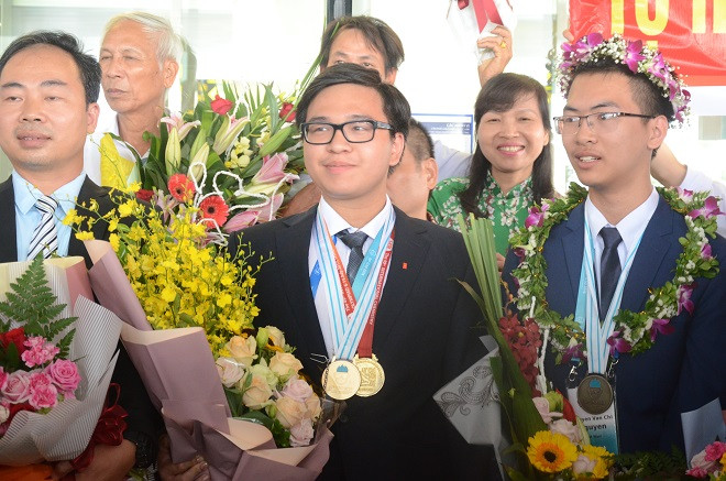 Gia đình đầu tiên có hai con giành được huy chương tại cuộc thi Olympic Hóa học quốc tế
