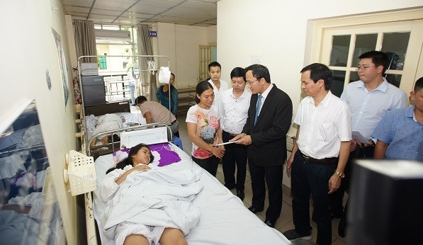 Bệnh nhân “đua nhau” nhập viện dịp Tết, bác sĩ kiệt sức vì cấp cứu