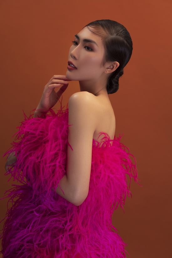 Hoa hậu Tường Linh “lột xác” sắc lạnh trong bộ hình thời trang quý cô bí ẩn