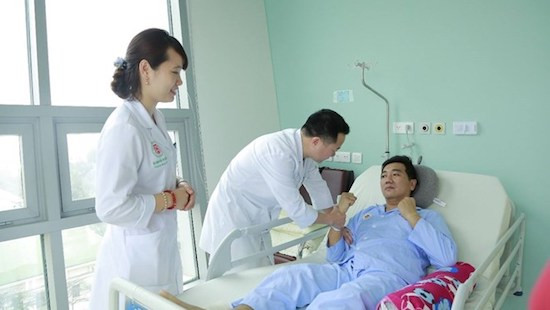 Cứu sống bệnh nhân Hàn Quốc bị đột quỵ não