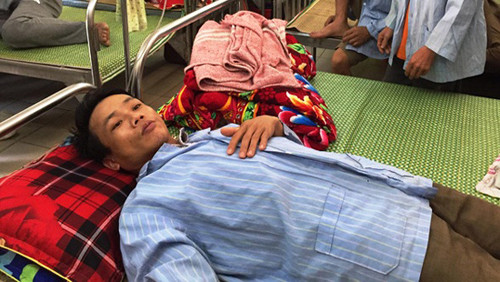 Nghệ An: Phó Chủ tịch HĐND xã nhập viện nghi do ngộ độc rượu