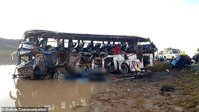 Xe bus va chạm xe tải ở Bolivia, hàng chục người thương vong