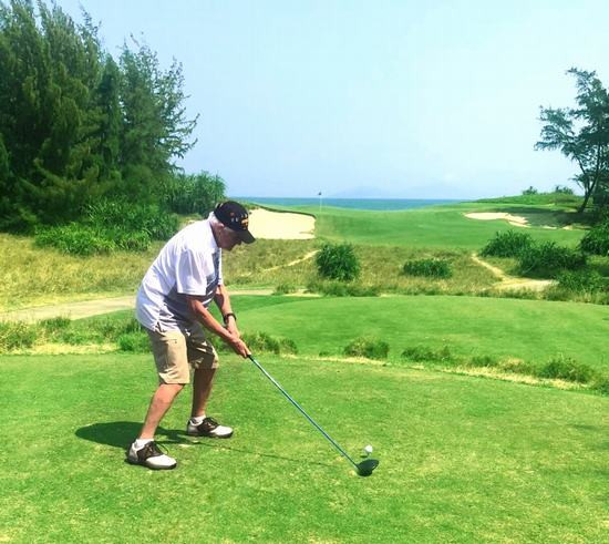 Gôn thủ 100 tuổi thể hiện kỹ năng tuyệt vời tại sân gôn tốt nhất thế giới BRG Đà Nẵng Golf Resort