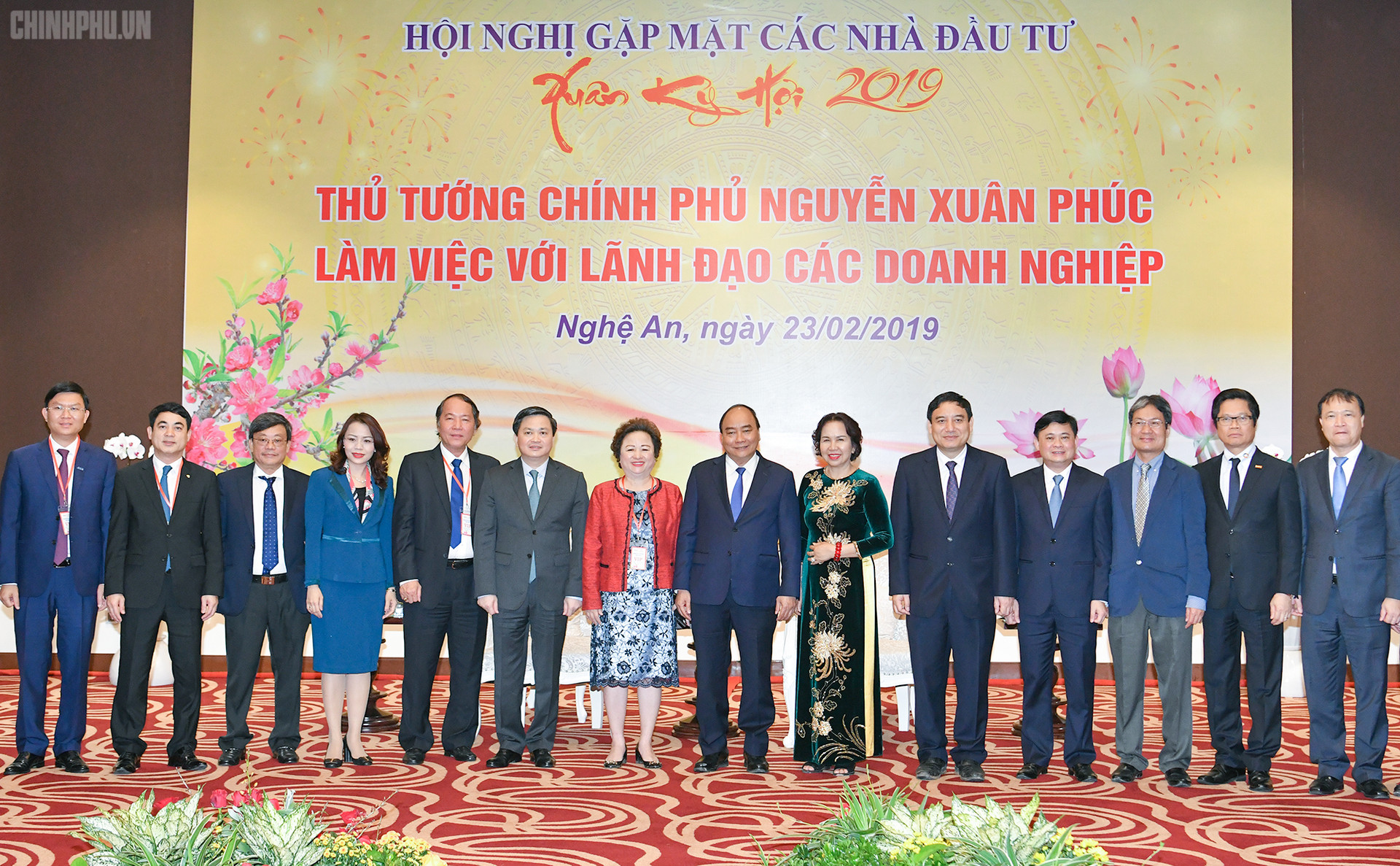 Thủ tướng dự Hội nghị gặp mặt các nhà đầu tư Xuân Kỷ Hợi tại Nghệ An