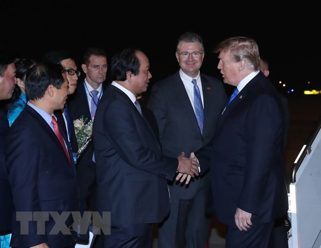 Tổng thống Mỹ Donald Trump đã đến Hà Nội dự Hội nghị Thượng đỉnh Mỹ-Triều