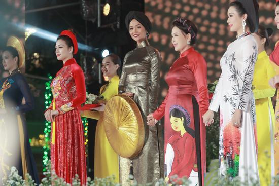 Hoa hậu H’Hen Niê là một trong 50 người phụ nữ ảnh hưởng nhất Việt Nam năm 2019