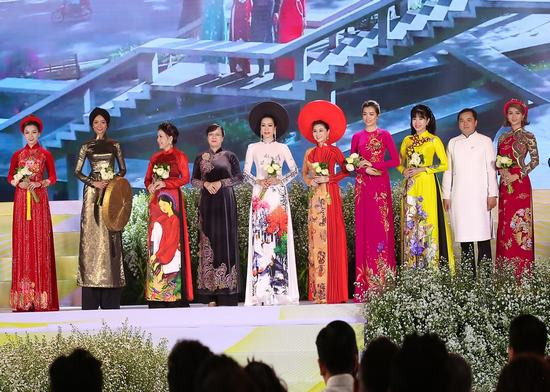 Trịnh Kim Chi duyên dáng trong vai trò Đại sứ tại Lễ hội Áo dài 2019
