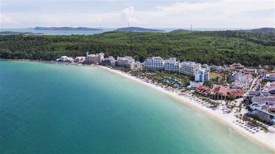 JW Marriott Phu Quoc Emerald Bay resort được chọn là địa điểm tổ chức đám cưới của cặp đôi đại gia Ấn Độ